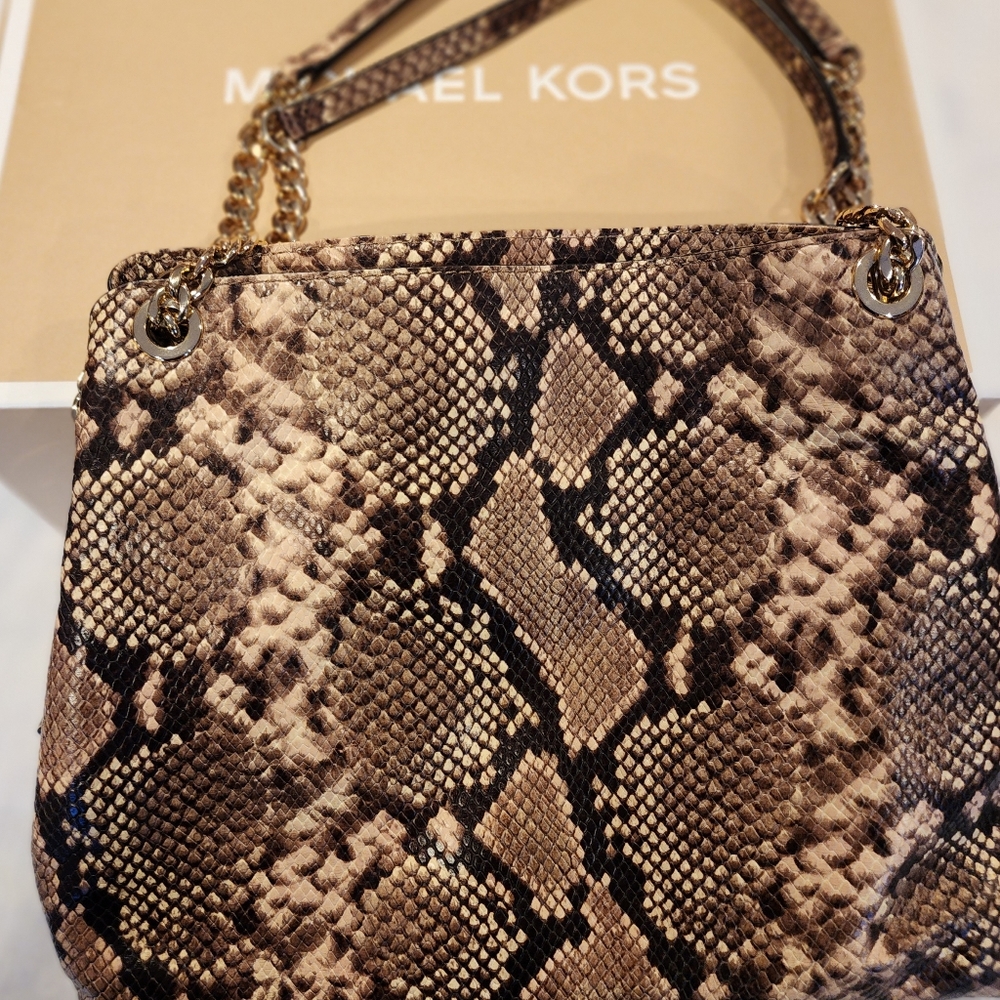 Gorgeous Michael Kors Purse and Wrislet Wallet.